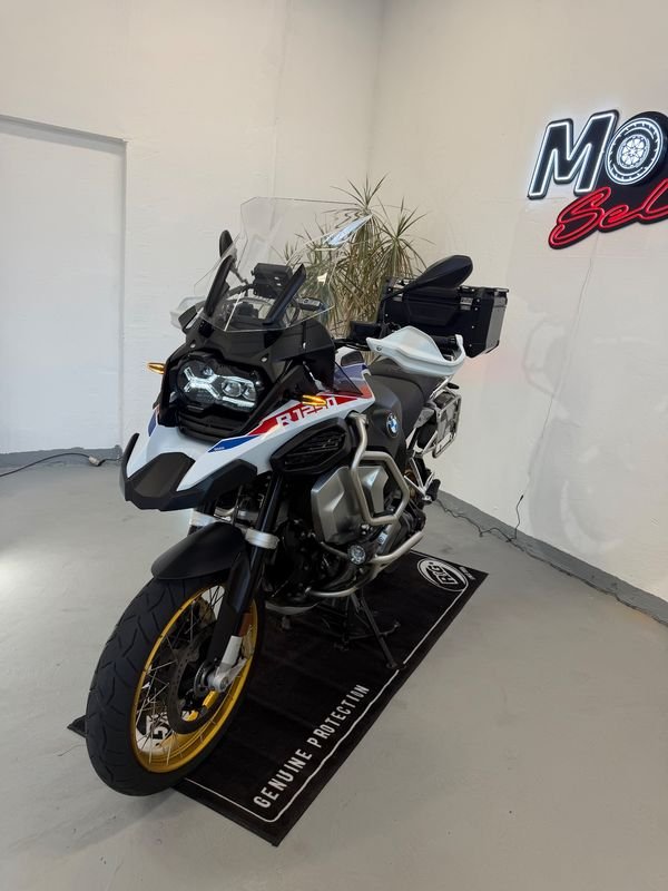 19b5c486e38d3e9bd33f1ed5a1a50d1d